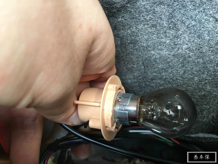朗逸更换左侧与高位刹车灯灯泡作业