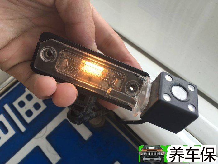 09款大众polo更换牌照灯详细教程