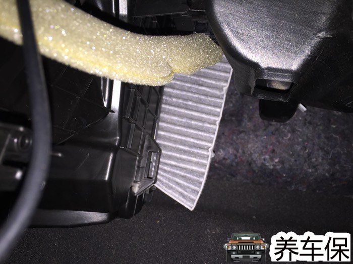 启辰t70更换空调滤清器的方法