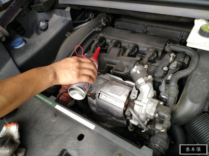 抽个机油今天车友的ds5来做小保养,帮他换了个空调滤.