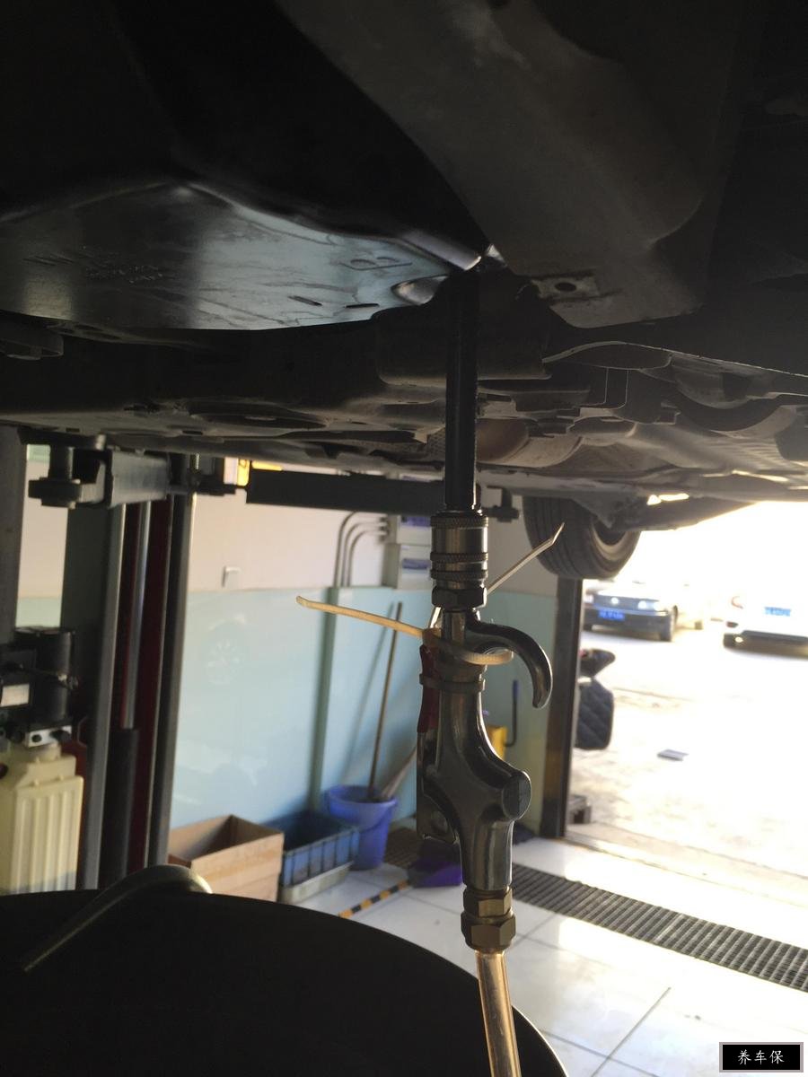 速腾重力法更换变速箱油步骤教程