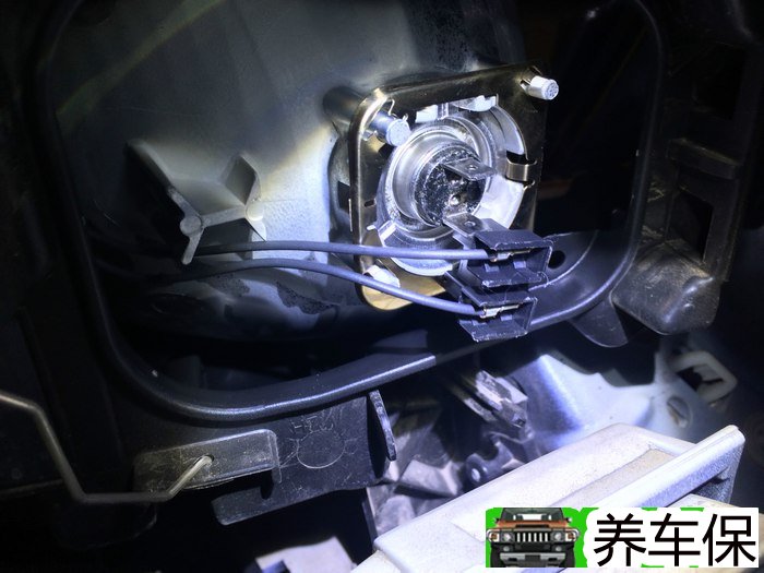 翼虎拆卸近光灯及更换灯泡教程