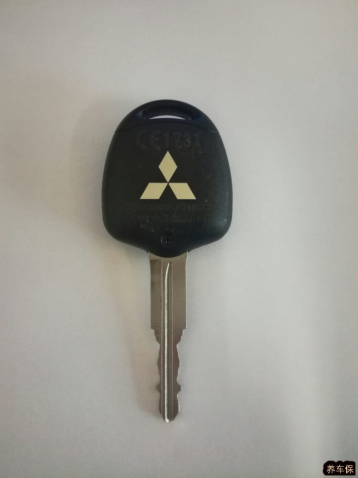 三菱劲炫asx16手动档钥匙钥匙拆卸及更换电池
